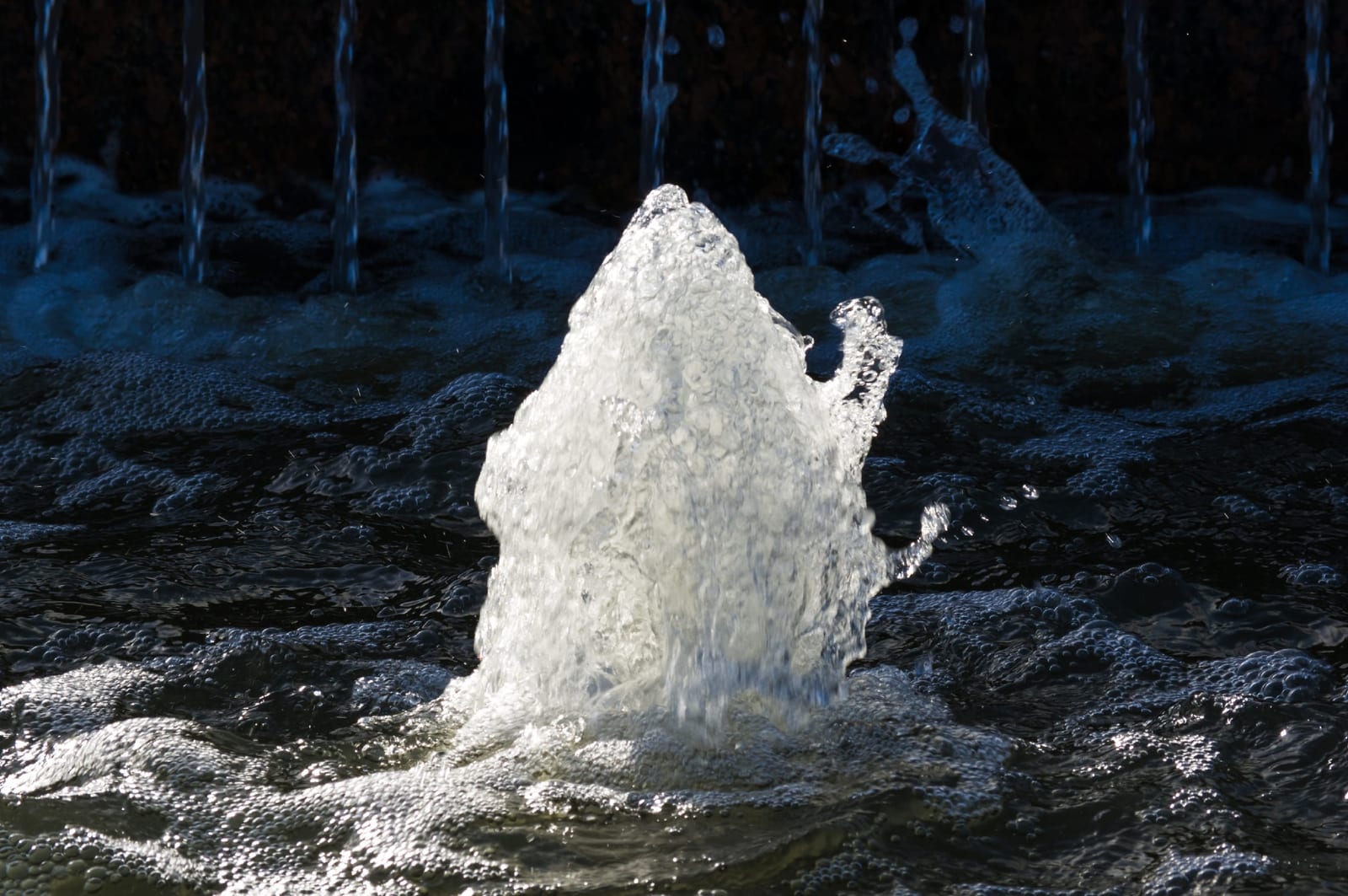 Bubbling water feature in a Philadelphia landscape